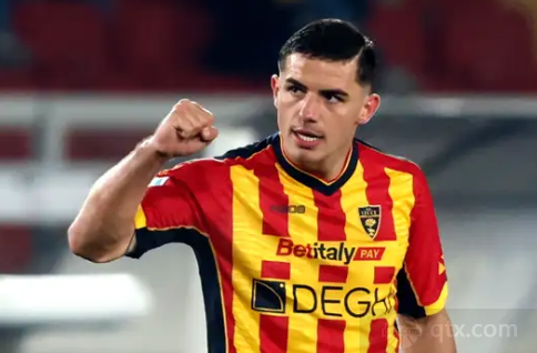 而黎明映的 而黎明映的