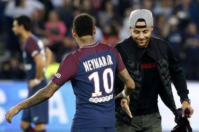 就近接球者 就近接球者