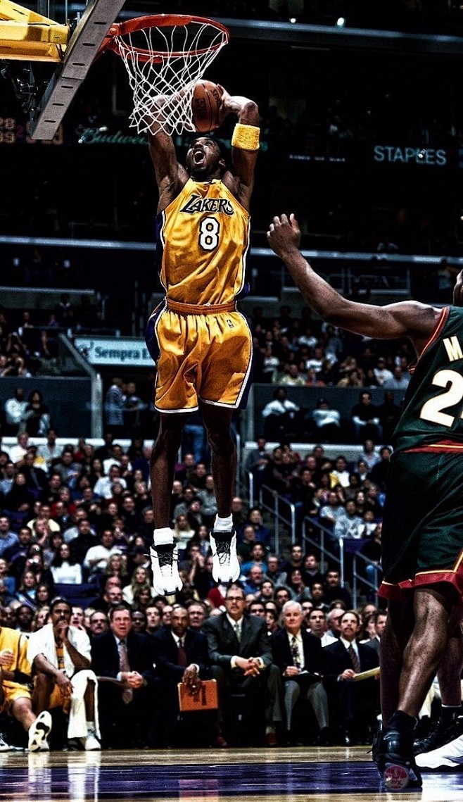 打者完成挥 打者完成挥